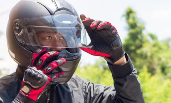 Enlever buée casque moto