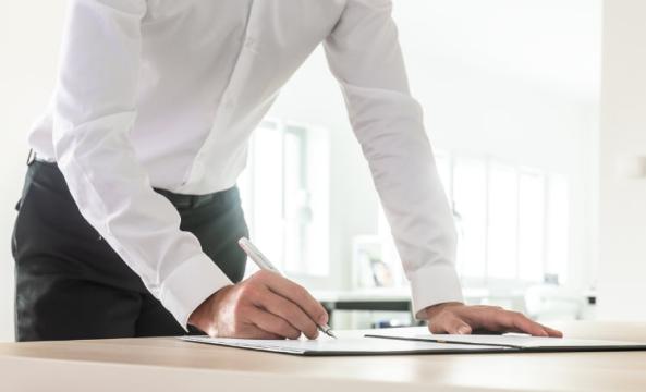 Signature contrat assurance professionnelle