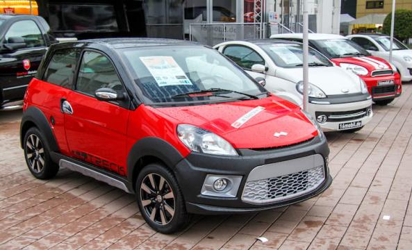 voiture rouge sans permis