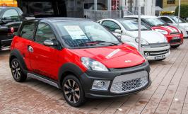 voiture rouge sans permis