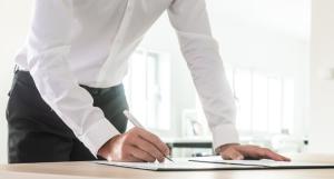 Signature contrat assurance professionnelle