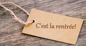 c'est la rentrée sur étiquette sur fond bois
